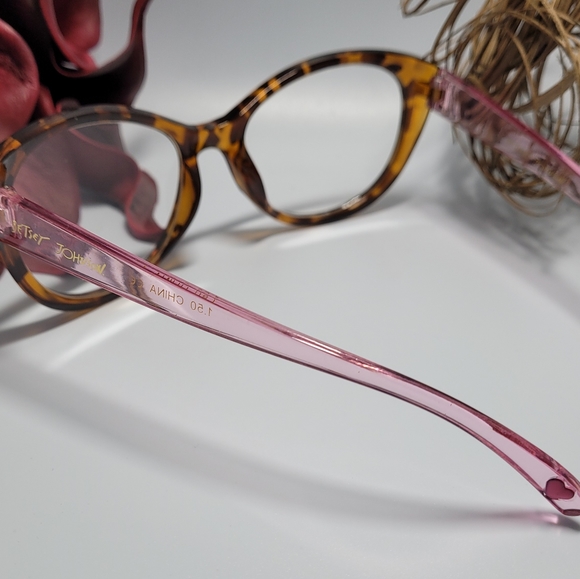 Betsey Johnson Round Cat Reader - Picture 4 of 5